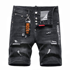 shorts jeans escuro com remendas estilo punk
