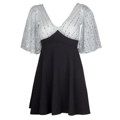 vestido feminino com decote em V super brilhante e saia neutra