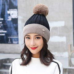 touca feminina com pompom bordado