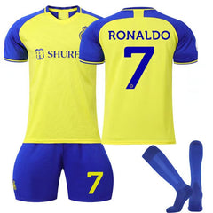 uniforme de time de futebol do Al Nassr com nome e numero do Cristiano Ronaldo versão tailandesa