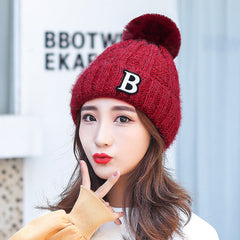 touca feminina com ''B'' bordado