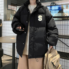 jaqueta bobojaco com touca e bolso e letra bordada