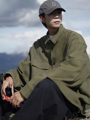 jaqueta polo com gola e botão pra fechar