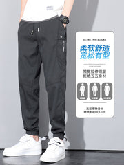 calça jeans clara com estilo largo streetwear