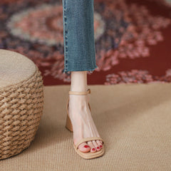 sandália com salto feminina