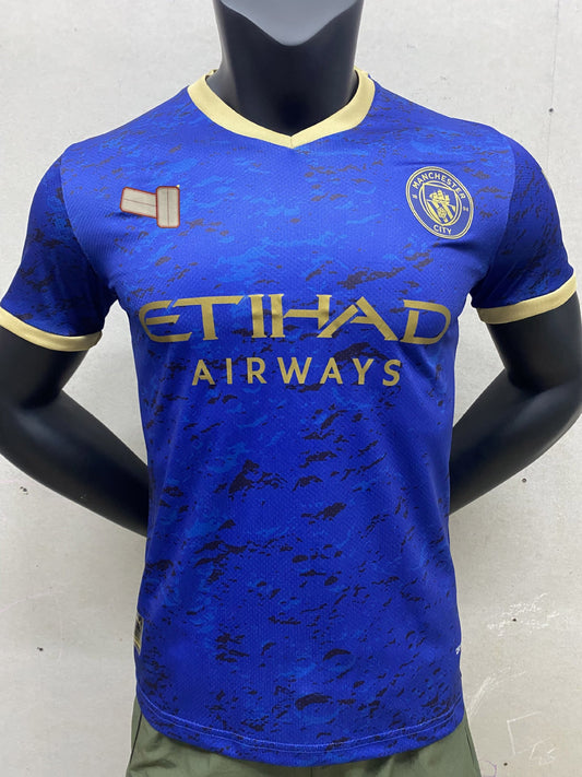 Camisa de futebol do time Manchester City FC versão azul escuro e tailandesa