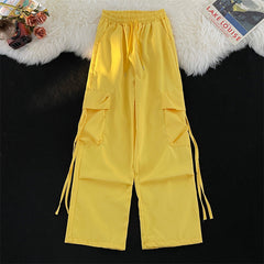 calça larga com bolso e detalhes