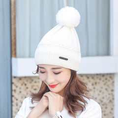 touca feminina com pompom no topo