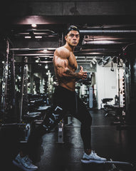calça masculina de esportes estilo fino com bolsos