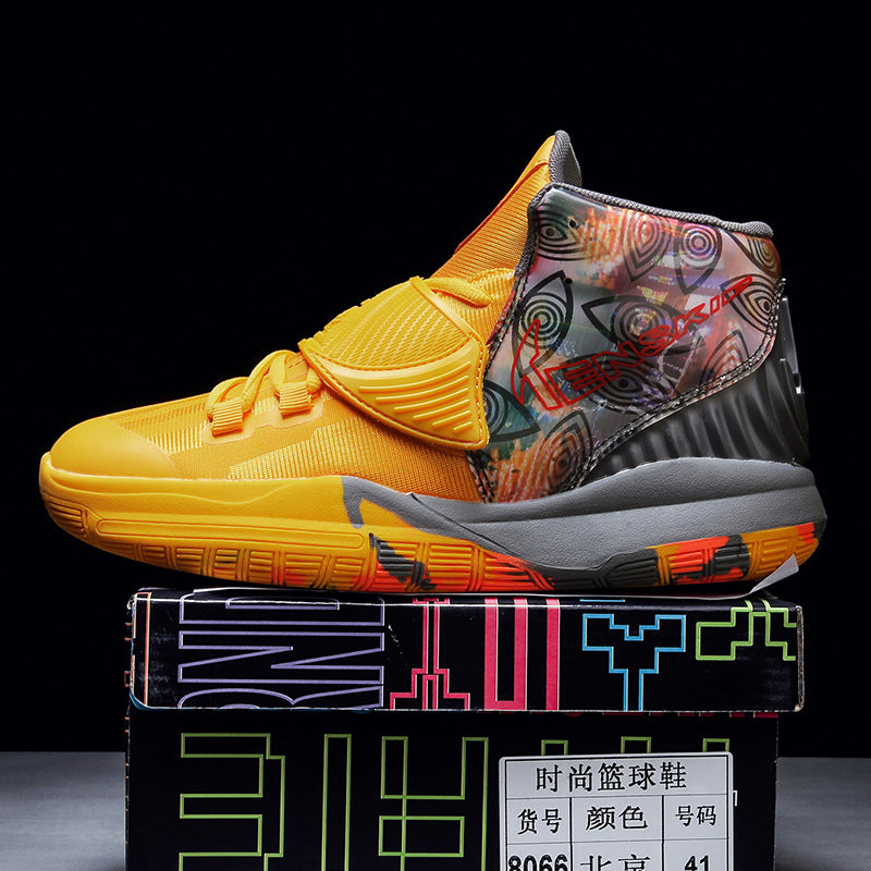 tenis de basquete com sola de borracha e detalhes streetwear