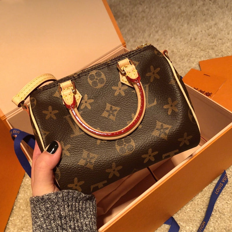 Nova Bolsa de Couro Legítimo Estilo Boston com Estampa Monograma - Autêntica - Tendência Luxuosa 2023 para o Ombro ou Transversal!