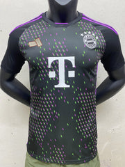 camisa de time de futebol do clube Bayern de Munique FC estilo preta e roxa versão tailandesa