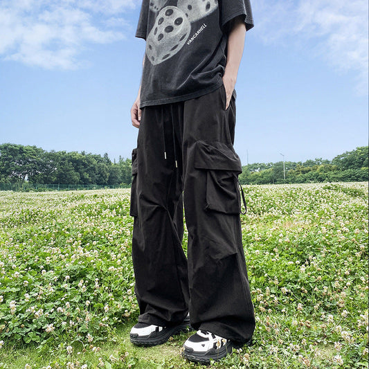 calça cargo larga com multiplos bolsos estilo streetwear