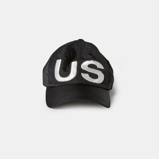 boné esportivo com ''US'' estamapado