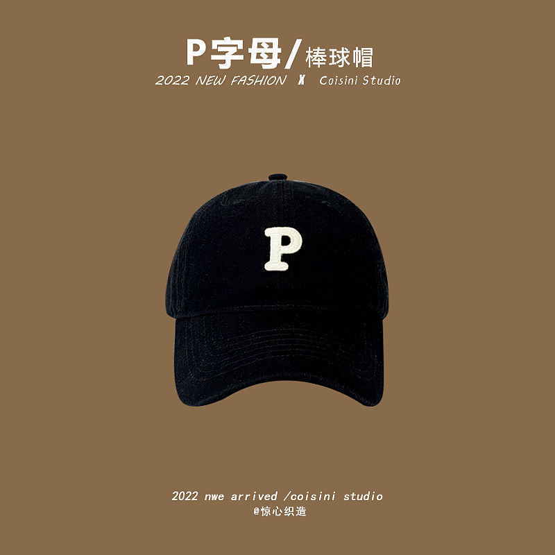 boné esportivo com ''P'' estampado