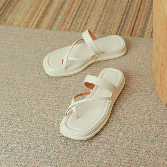 chinelo feminino de sola grossa e alças para fechar