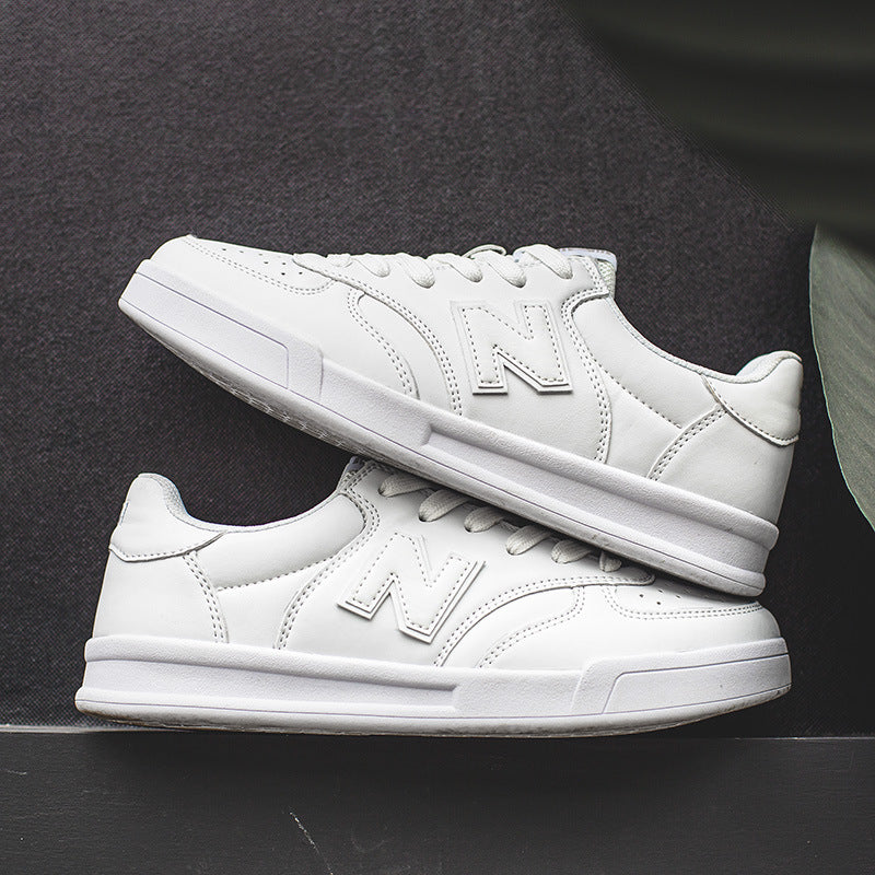 tenis esportivo de sola reta confortavel com ''N'' bordado