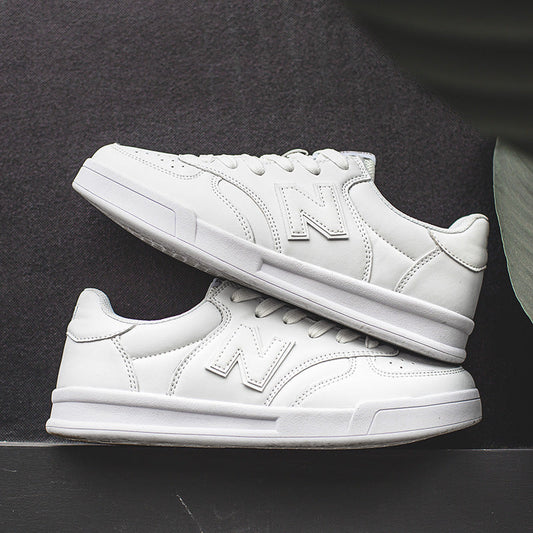 tenis esportivo de sola reta confortavel com ''N'' bordado