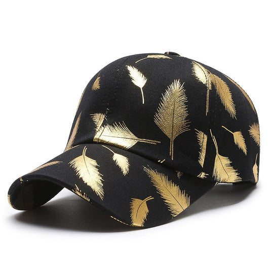 boné masculino com folhas douradas estampadas