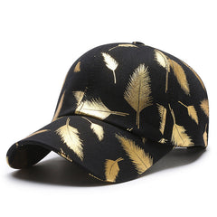 boné masculino com folhas douradas estampadas