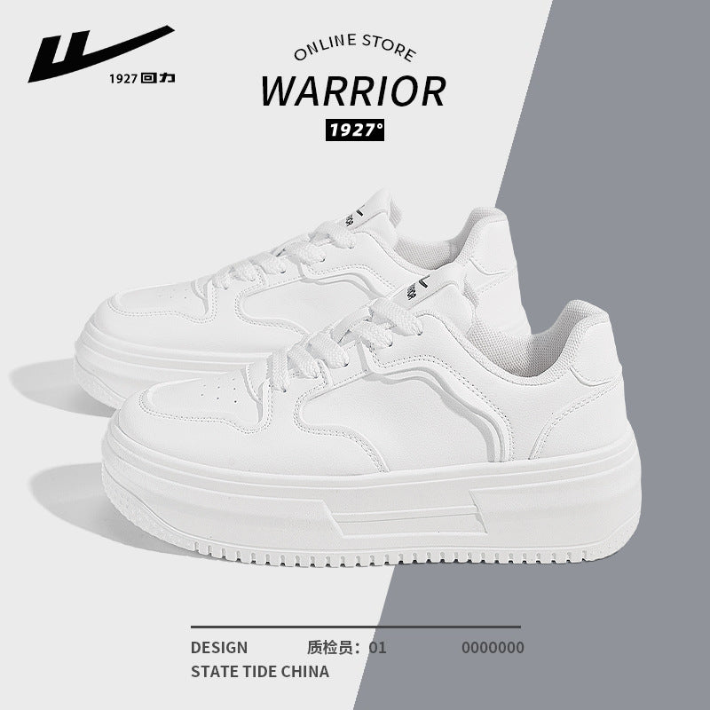 tenis de sola reta estilo streetwear com cadarço